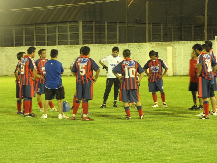 Obras va a Carmen, con la urgencia de ganar