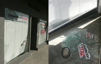 Rompen vidriera y sustraen ropa en Arco Valeno