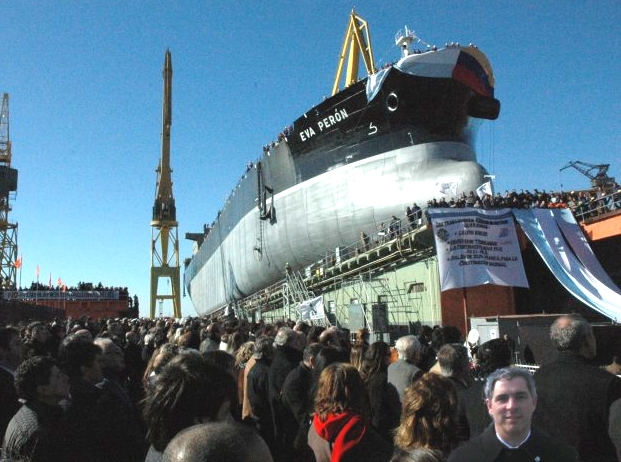 Pernicone, en la botadura del buque Eva Perón
