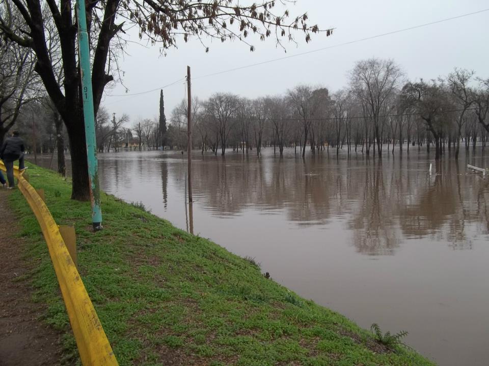 El río volvió a subir y se espera mejora del clima