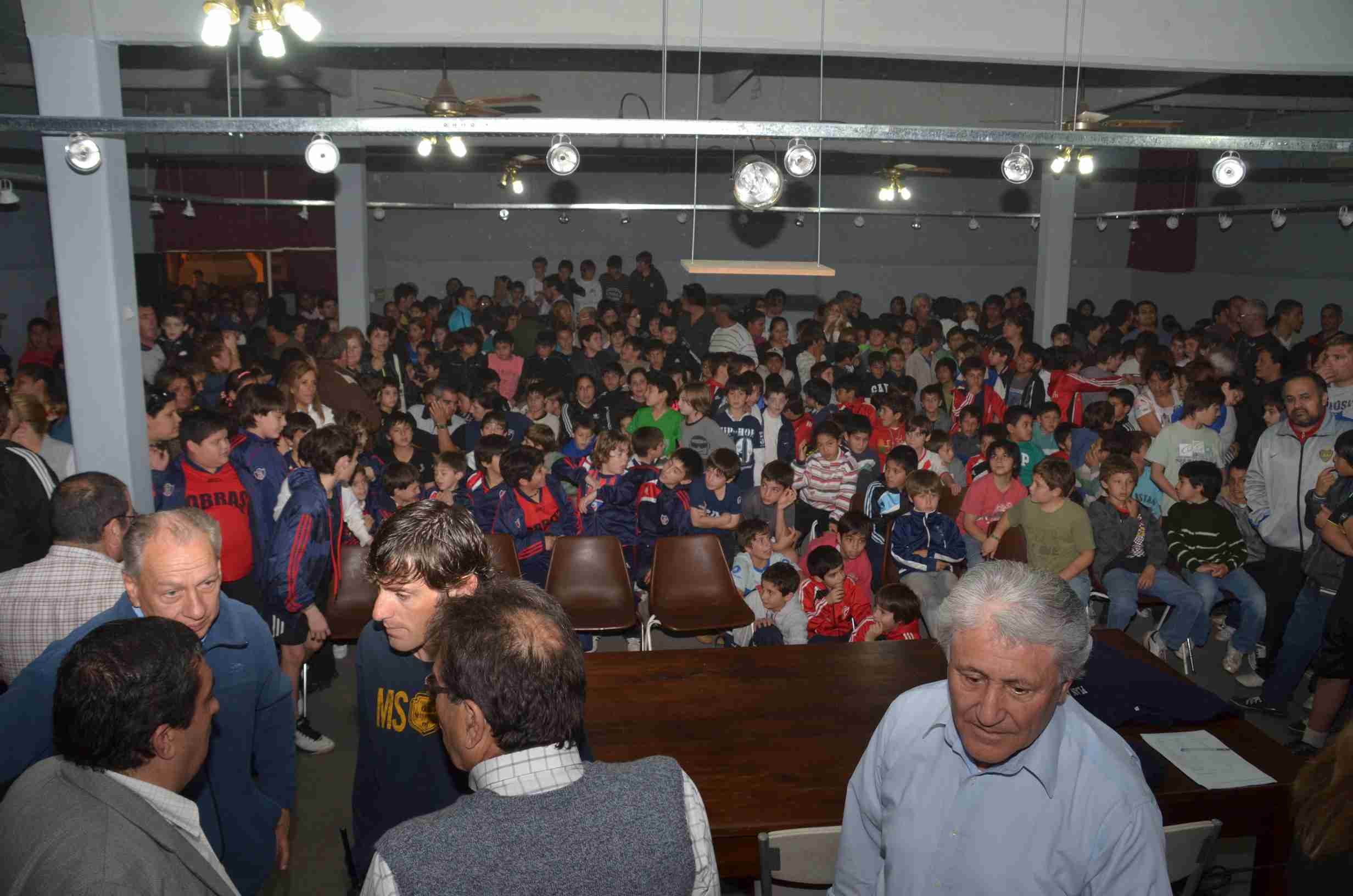 Se entregaron 500 conjuntos de entrenamiento deportivo