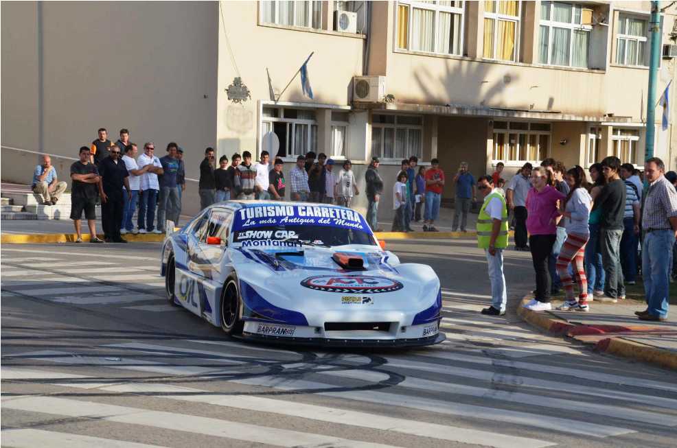 Hasta el cura se subió