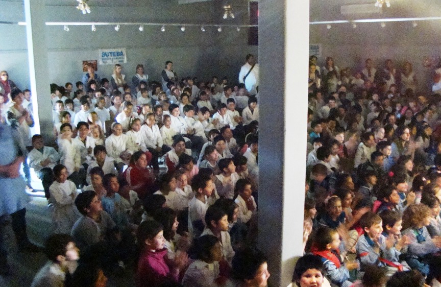 Gran concurrencia de alumnos al Festival Internacional de Títeres