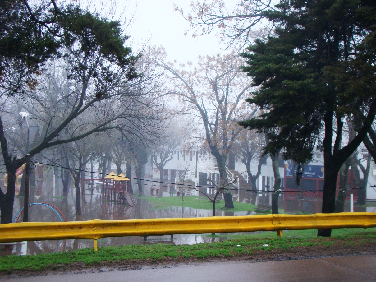 Evacuación de familias en una nueva crecida del río