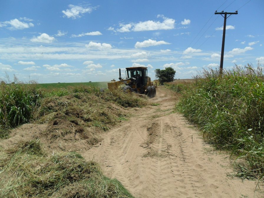 Trabajos en caminos rurales y riego