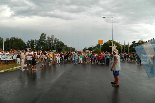 Carmen de Areco: cortan Ruta 7 reclamando la apertura del Hospital