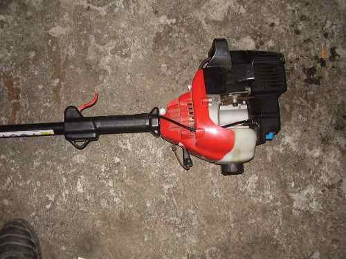 Roban una bordeadora