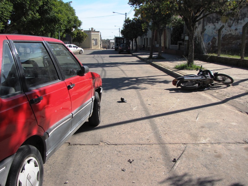 Accidente de tránsito en calle Rivadavia