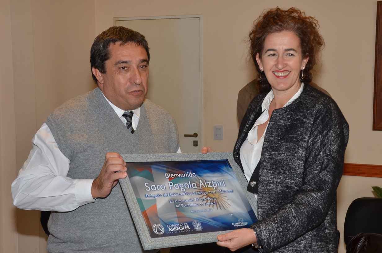 El secretario de Gobierno recibió a la embajadora del Gobierno Vasco