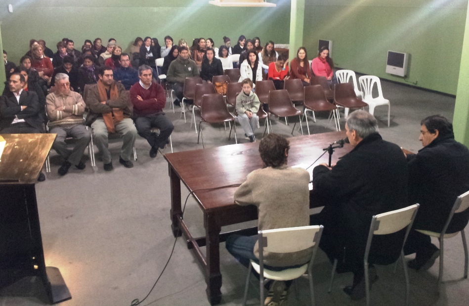 Se realizó la primera entrega de las Becas Municipales