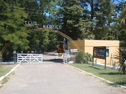 Roban en la conserjería del Club Náutico