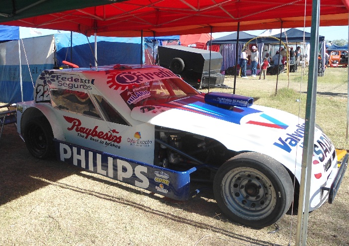 Más de 120 autos corren en el Costanero