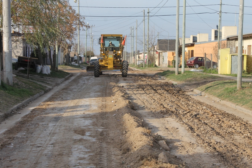 Se preparan las calles para el asfaltado en el barrio Presidente Kirchner