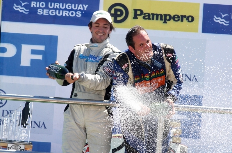 Niki se acerca al título de TC Pista