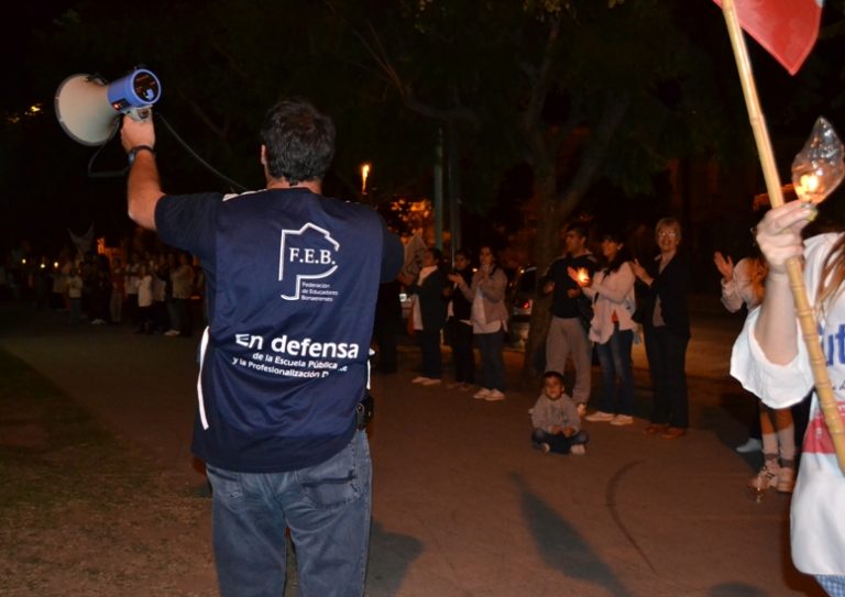 Multitudinaria nueva marcha docente en Arrecifes