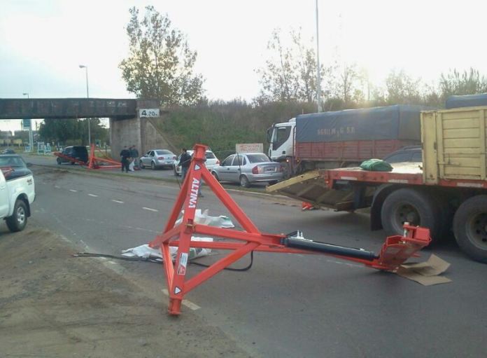 Camionero irresponsable provoca un accidente con suerte