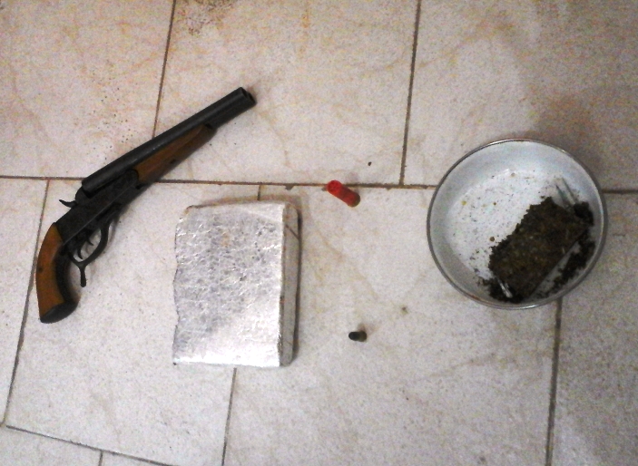 Detenido con armas y drogas