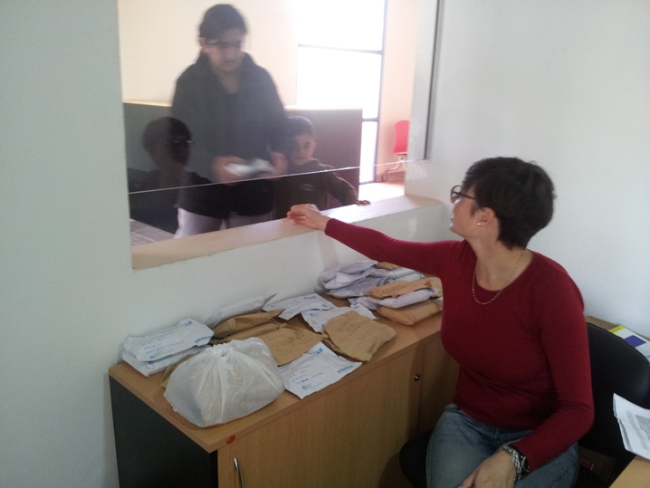 Personas que aún deben retirar sus anteojos en el CIC