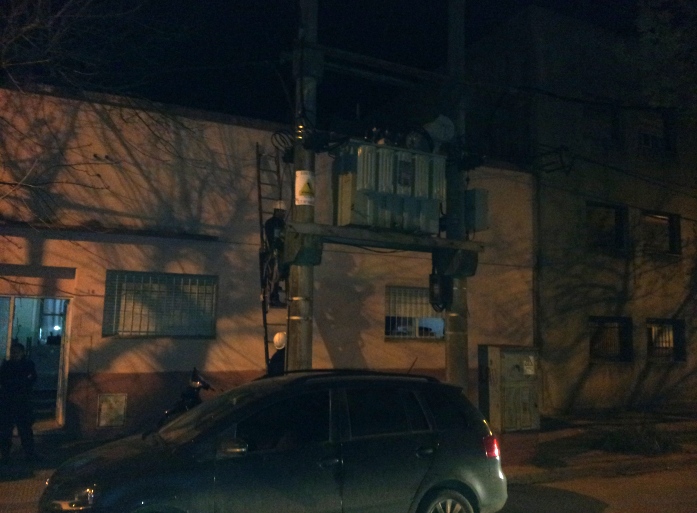 Dos jóvenes heridos por una fuerte descarga eléctrica