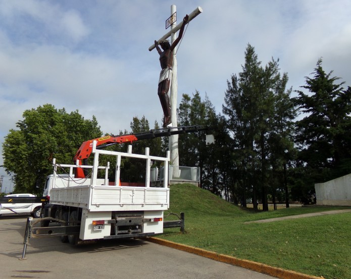 Cortan el tensor del Cristo de la Hermandad