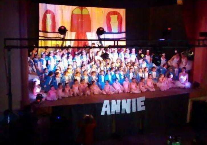 “Annie, la huerfanita” este domingo, en plaza Brown