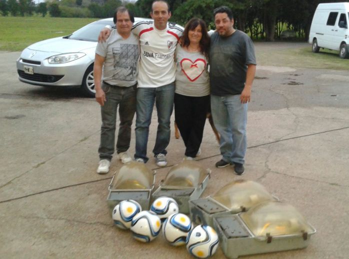 Sigue la entrega de reflectores y pelotas a clubes de Arrecifes