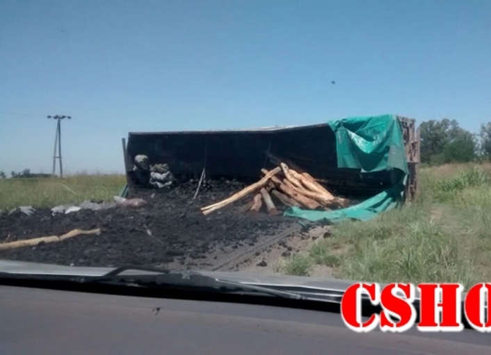 Volcó un camión en ruta 51