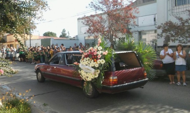 Dolor y aplausos en la despedida de David Galván