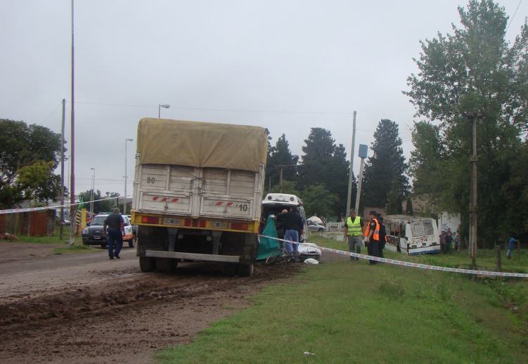Muere un ciclista atropellado por un camión