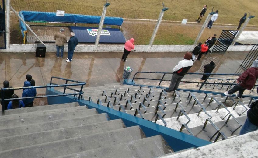 Sobre llovido, mojado