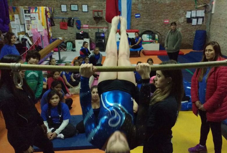 Gimnastas de la Selección Nacional en Arrecifes