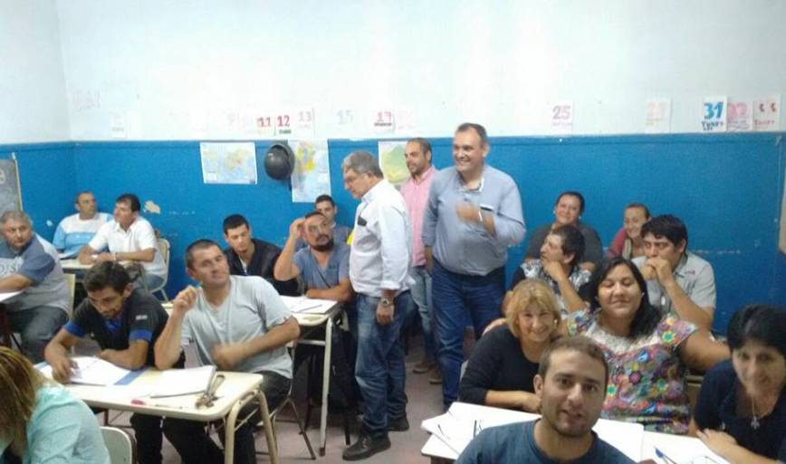 Entregaron útiles escolares a cooperativistas