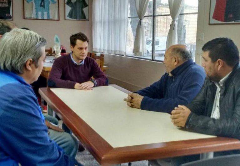 Entrega de mobiliario para la Liga de Fútbol de Arrecifes