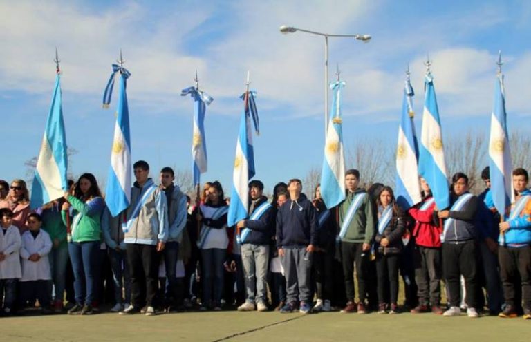 Se cumplió el acto oficial por el Día de la Bandera