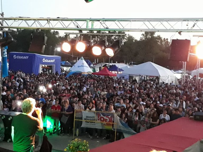 Estelares, la elección de la Reina y una multitud en el primer día de la Fiesta del Automovilismo