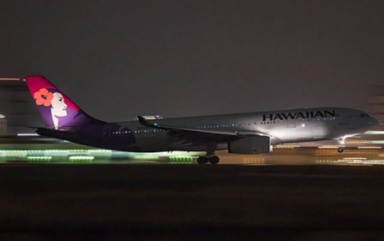 Un avión despegó en 2018 y aterrizó en 2017