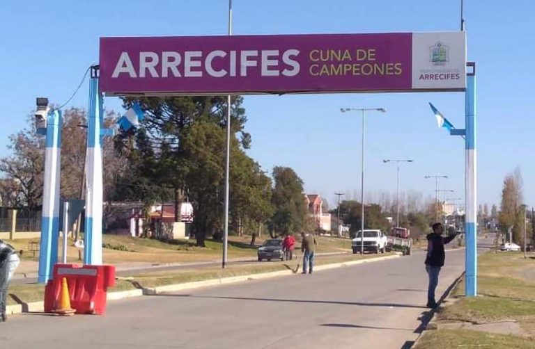 Carteles y colores de Argentina en avenida Intendente Blanco
