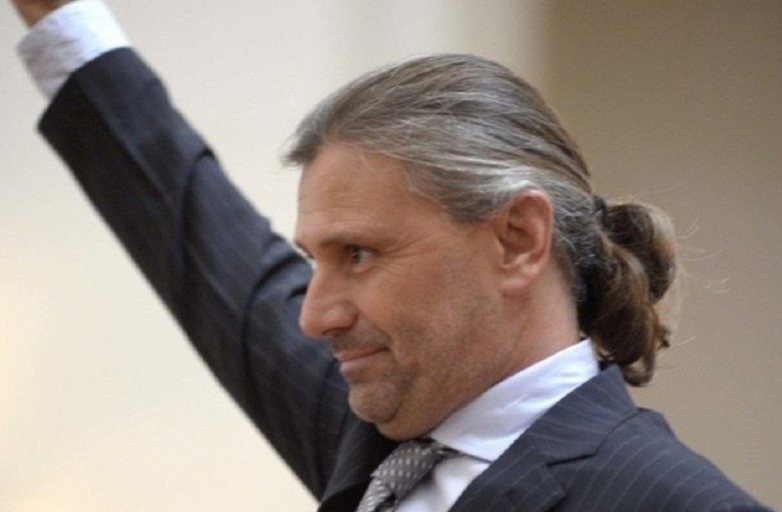 Camporistas furiosos con Marcos Di Palma por su apoyo al intendente de Arrecifes