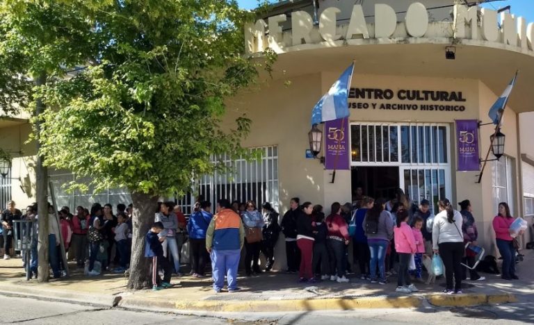 Entregaron útiles escolares a 1800 chicos