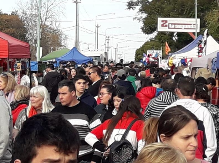 Ayuda para los bomberos en la fiesta de la Estación