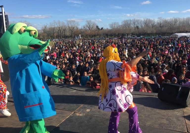 Una multitud en otra fiesta del Día del Niño