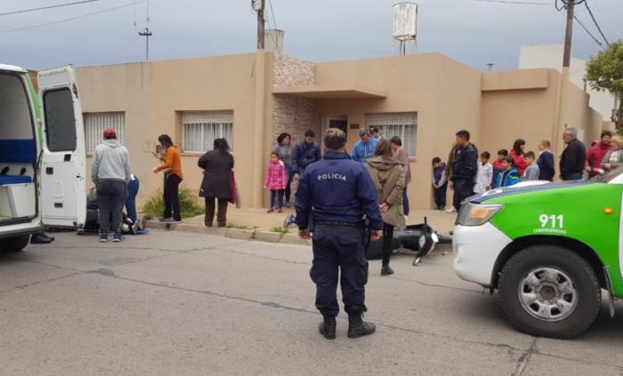 Otro fuerte choque entre auto y moto