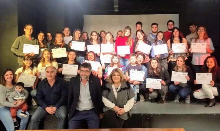 Entrega de certificados de cursos del Plan Estímulo