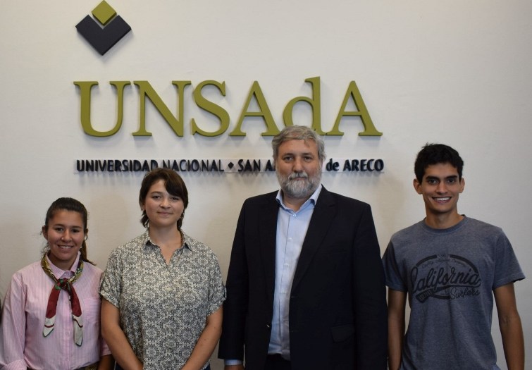 Premiaron a alumnas de Arrecifes de la UNSAdA