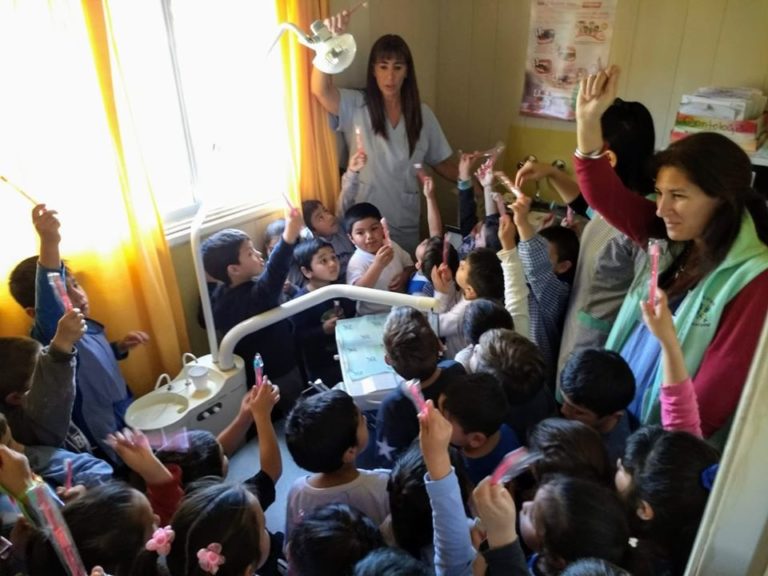 Campaña de salud bucal en la colonia