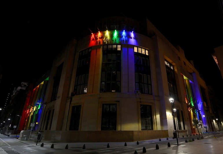 BANCO PROVINCIA ILUMINÓ EDIFICIOS CON LOS COLORES DE LA DIVERSIDAD