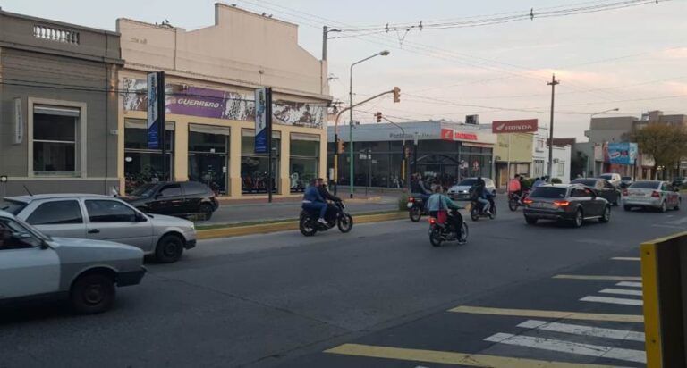 COMERCIOS CERRADOS, CIUDAD ABIERTA