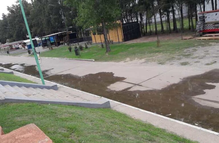 Baja presión por reparación de caño maestro