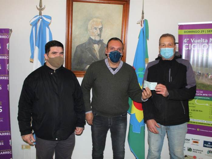 Entrega de subsidio a la Escuela Técnica