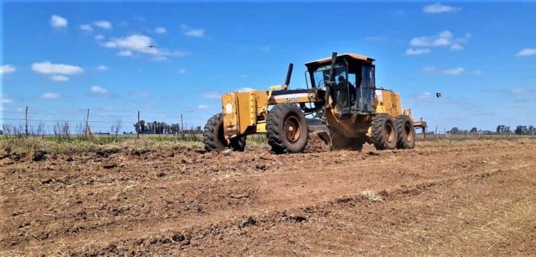 Ensanche y levantado de camino rural